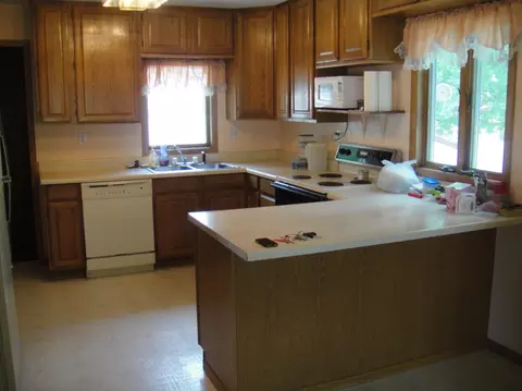 1013 14th Ave W, Williston, ND 58801 photo 3