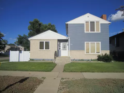924 9th Ave W, Williston, ND 58801 photo 1