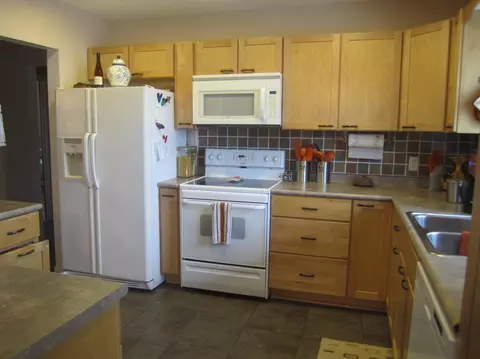 924 9th Ave W, Williston, ND 58801 photo 6