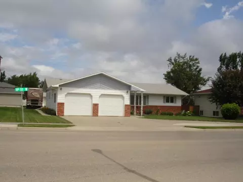 804 11th St W, Williston, ND 58801 photo 1