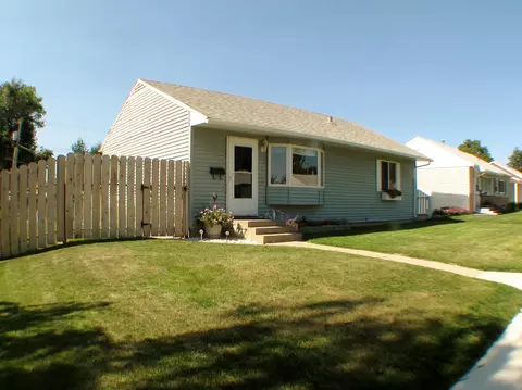 607 13th Ave W, Williston, ND 58801 photo 1