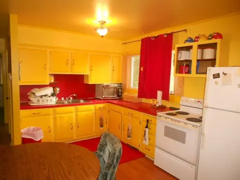 612 14th Ave W, Williston, ND 58801 photo 2
