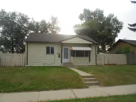 612 14th Ave W, Williston, ND 58801 photo 1