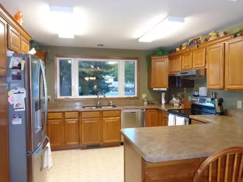 906 17th Ave W, Williston, ND 58801 photo 4