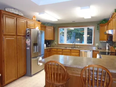 906 17th Ave W, Williston, ND 58801 photo 3