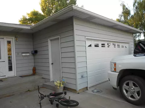 401 15th Ave W, Williston, ND 58801 photo 2