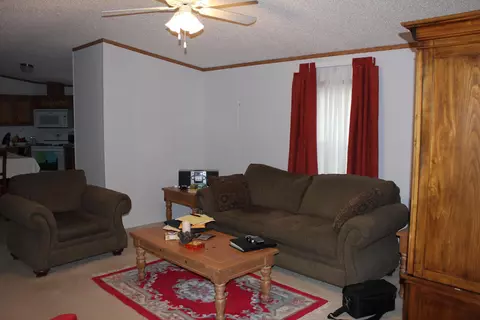 1822 37th St W, Williston, ND 58801 photo 3