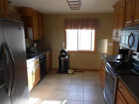 1228 7th Ave W, Williston, ND 58801 photo 4