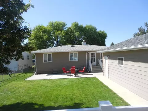 1228 7th Ave W, Williston, ND 58801 photo 2