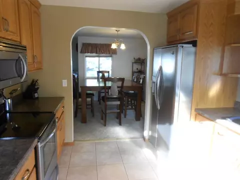 1228 7th Ave W, Williston, ND 58801 photo 3