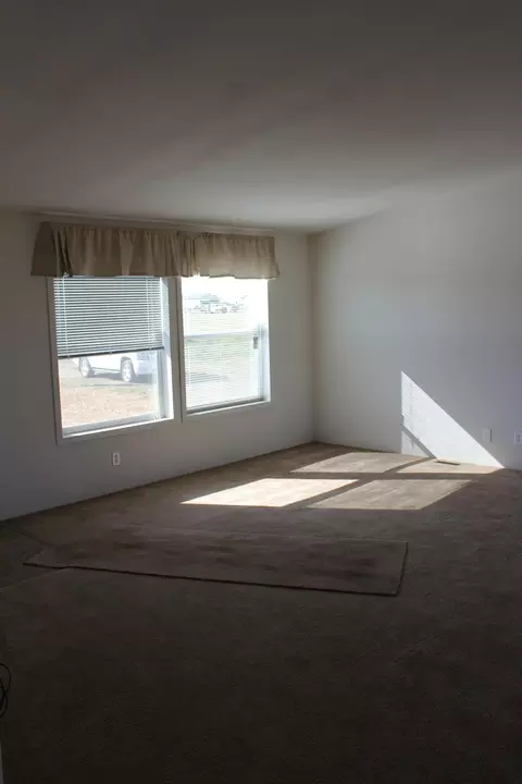 5722 Liberty Ln, Williston, ND 58801 photo 3