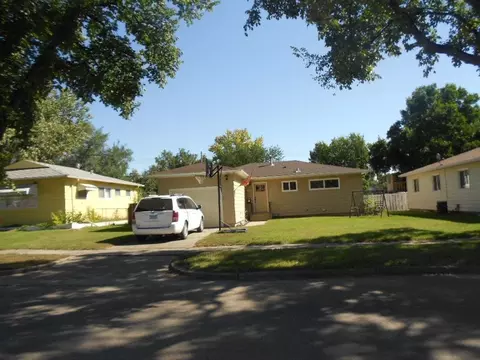 1006 15th Ave W, Williston, ND 58801 photo 1