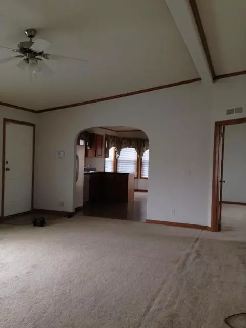 1805 36th St W, Williston, ND 58801 photo 4
