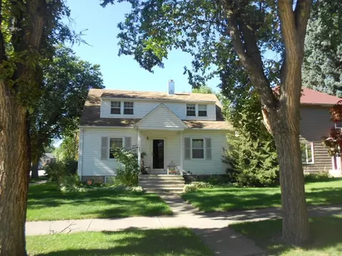 601 4th Ave E, Williston, ND 58801 photo 1