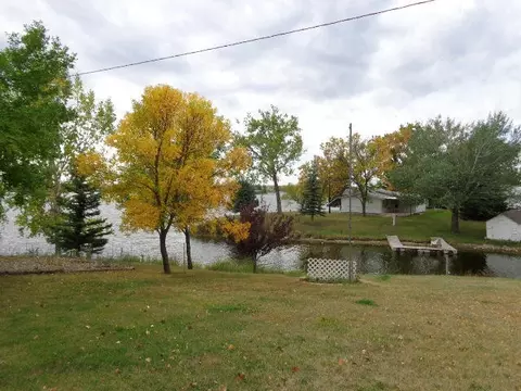 221 Blacktail Dr NW, Williston, ND 58801 photo 2