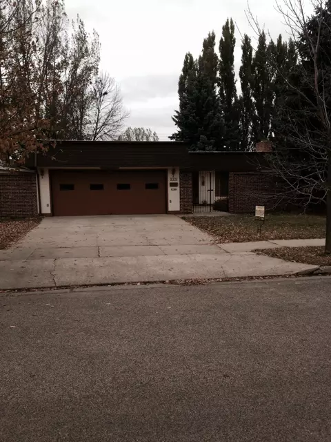 328 Rose Ln, Williston, ND 58801 photo 1
