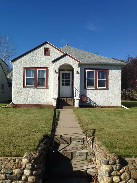 611 2nd Ave W, Williston, ND 58801 photo 1
