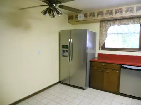 210 Rose Ln, Williston, ND 58801 photo 4