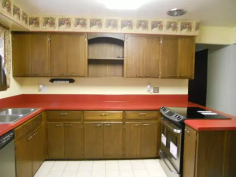 210 Rose Ln, Williston, ND 58801 photo 3