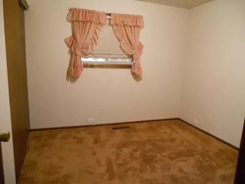 210 Rose Ln, Williston, ND 58801 photo 7
