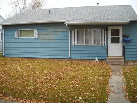 820 14th Ave W, Williston, ND 58801 photo 1