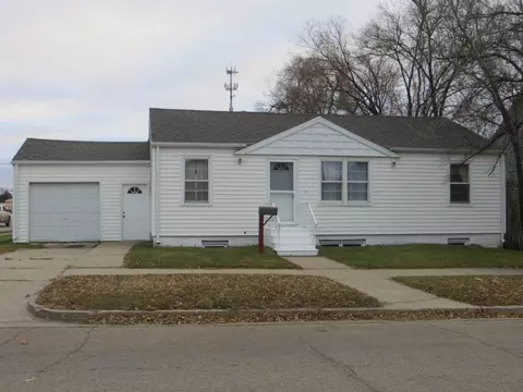 1016 5th Ave W, Williston, ND 58801 photo 1