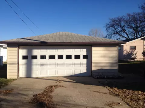 913 8th Ave W, Williston, ND 58801 photo 2