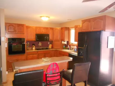 1709 28th St W, Williston, ND 58801 photo 3