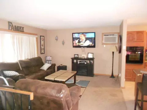 1709 28th St W, Williston, ND 58801 photo 4