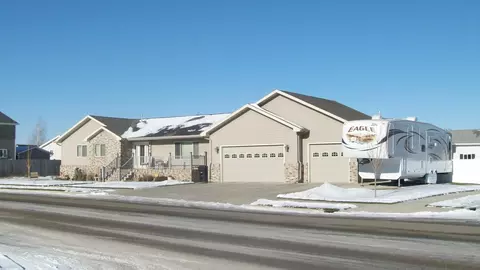 1706 Sand Crk, Williston, ND 58801 photo 2