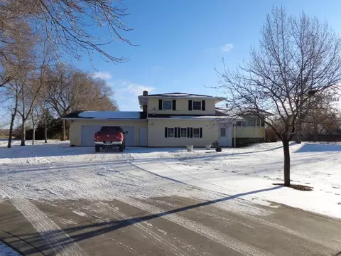 3304 13th Ave E, Williston, ND 58801 photo 1