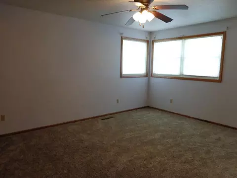 3304 13th Ave E, Williston, ND 58801 photo 8