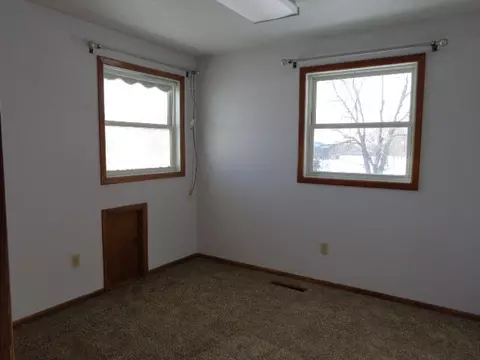 3304 13th Ave E, Williston, ND 58801 photo 10