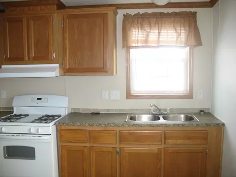 1904 35th St W, Williston, ND 58801 photo 2