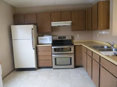 1728 30th St W, Williston, ND 58801 photo 3