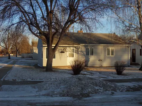 430 12th Ave W, Williston, ND 58801 photo 1
