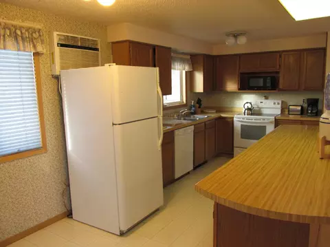 774 High St NW, Killdeer, ND 58640 photo 2