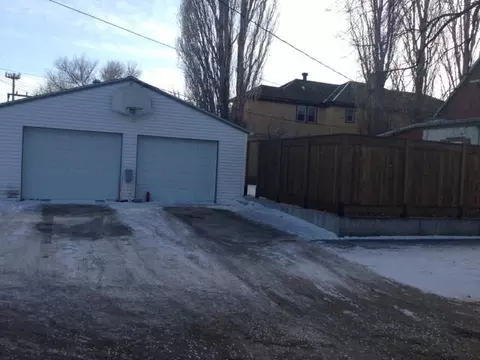 522 1st Ave E, Williston, ND 58801 photo 2