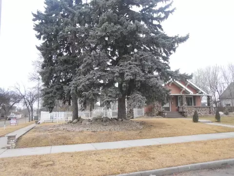 805 2nd Ave E, Williston, ND 58801 photo 3