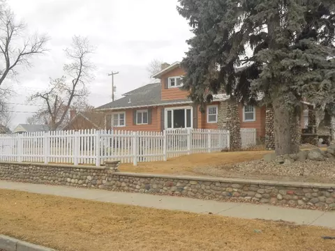 805 2nd Ave E, Williston, ND 58801 photo 2