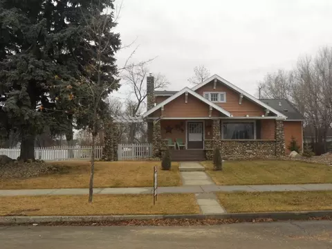 805 2nd Ave E, Williston, ND 58801 photo 1