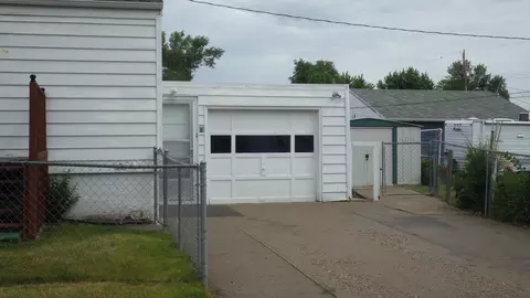 902 5th Ave W, Williston, ND 58801 photo 3