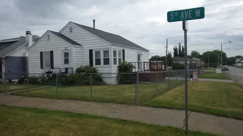 902 5th Ave W, Williston, ND 58801 photo 1