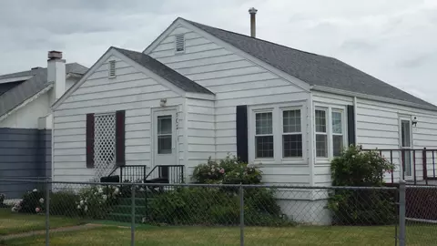 902 5th Ave W, Williston, ND 58801 photo 2
