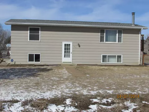 3919 2nd Ave E, Williston, ND 58801 photo 2