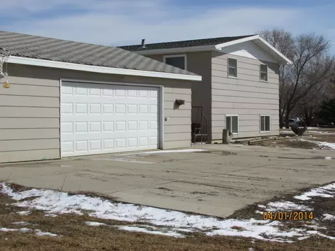 3919 2nd Ave E, Williston, ND 58801 photo 13