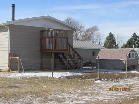 3919 2nd Ave E, Williston, ND 58801 photo 4