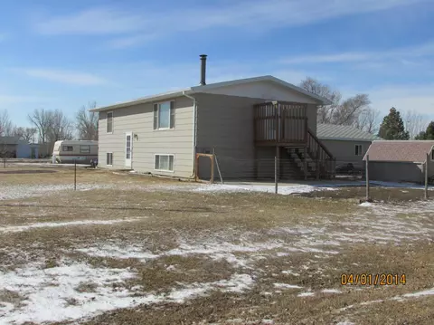 3919 2nd Ave E, Williston, ND 58801 photo 5