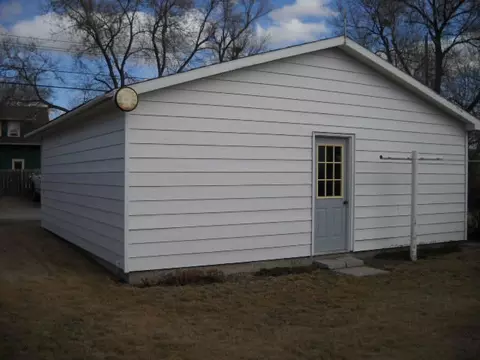 1518 7th Ave W, Williston, ND 58801 photo 9