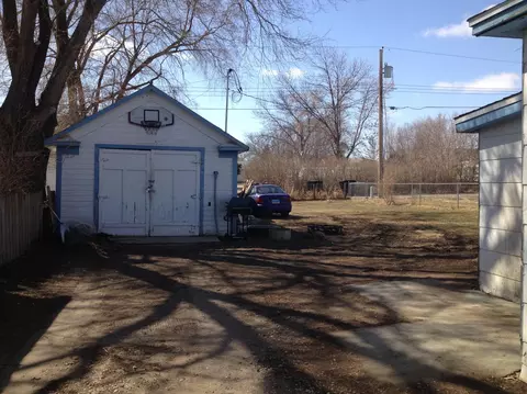 1011 5th Ave W, Williston, ND 58801 photo 3